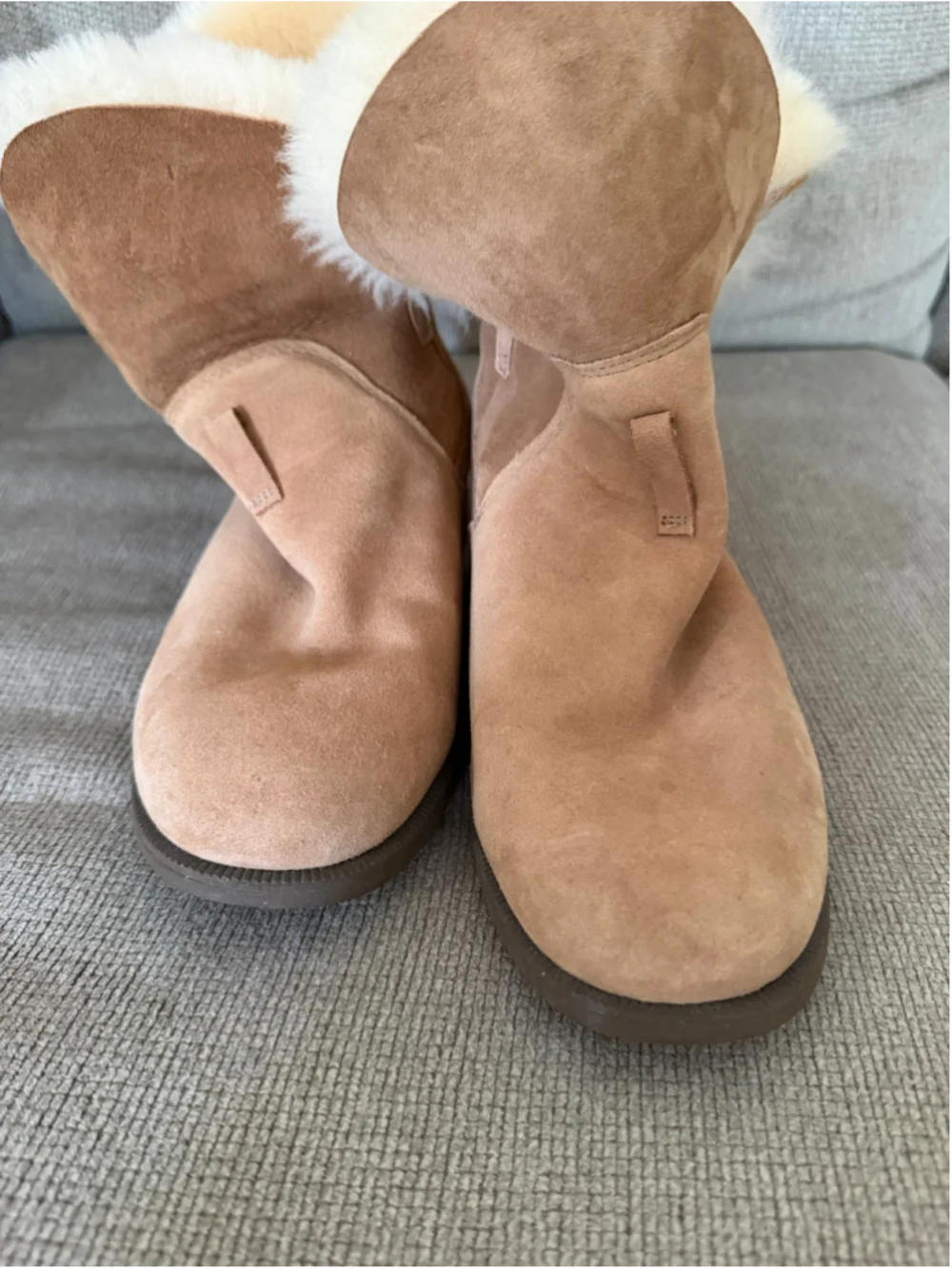 UGG Women’s Suede Shearling Fold Over Ankle Boots Chestnut Brown Size 9